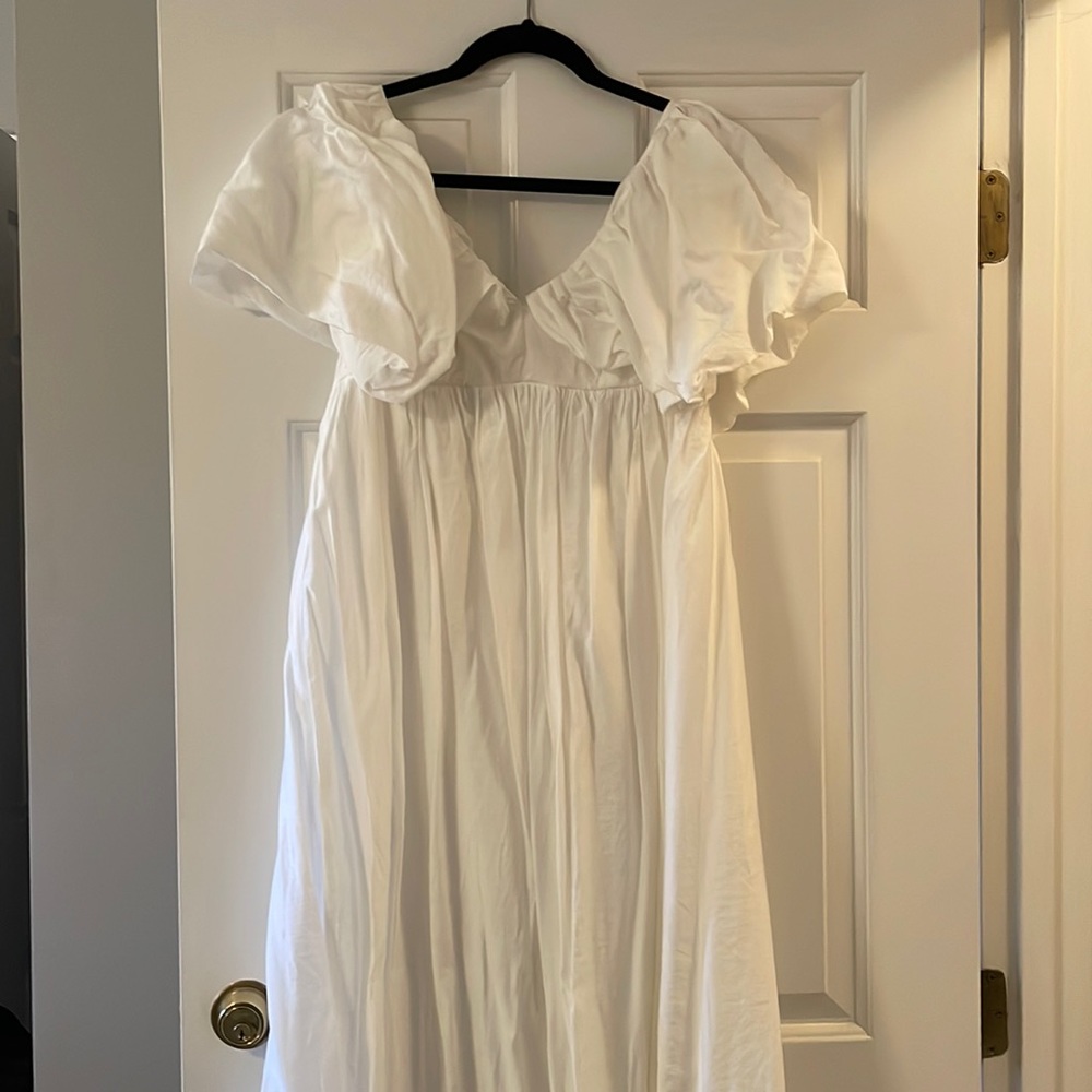 Moon River New With Tags maxi/midi white puff sleeve dress